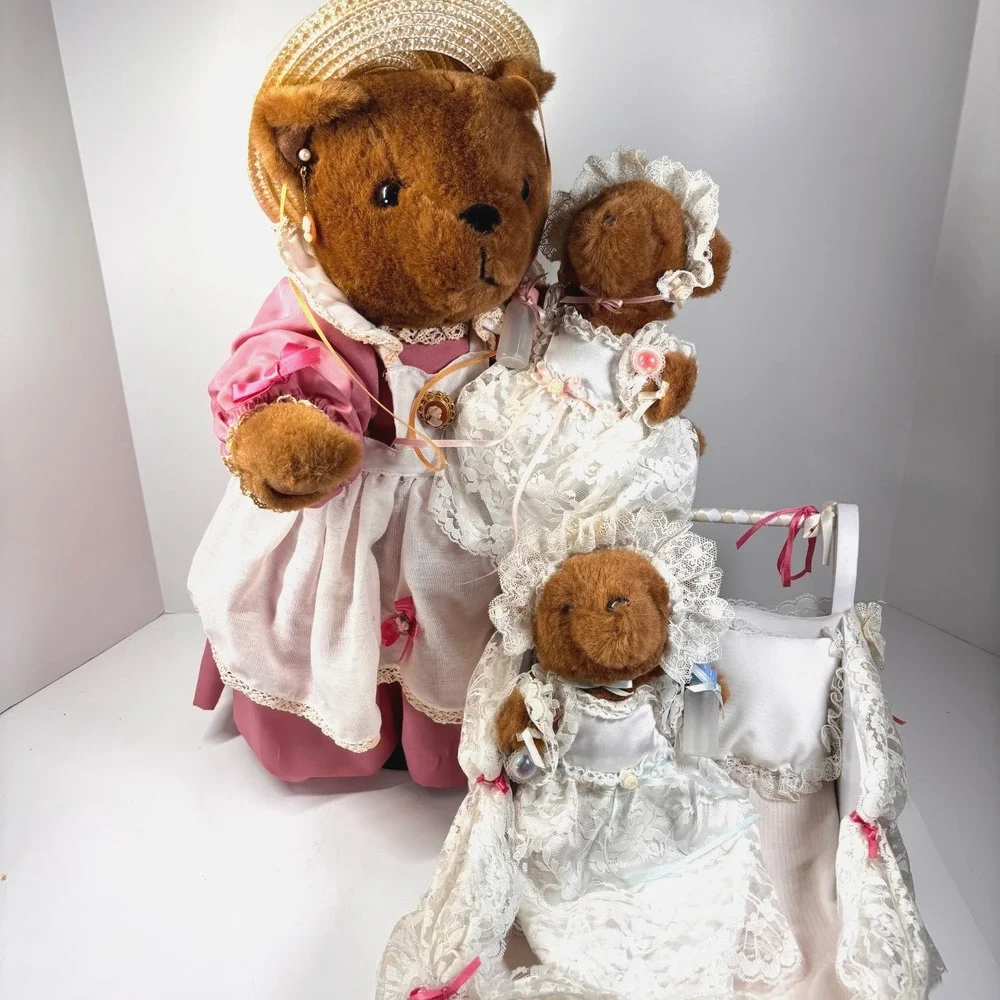 Danbury Mint Mama Bear And Her Twins 16